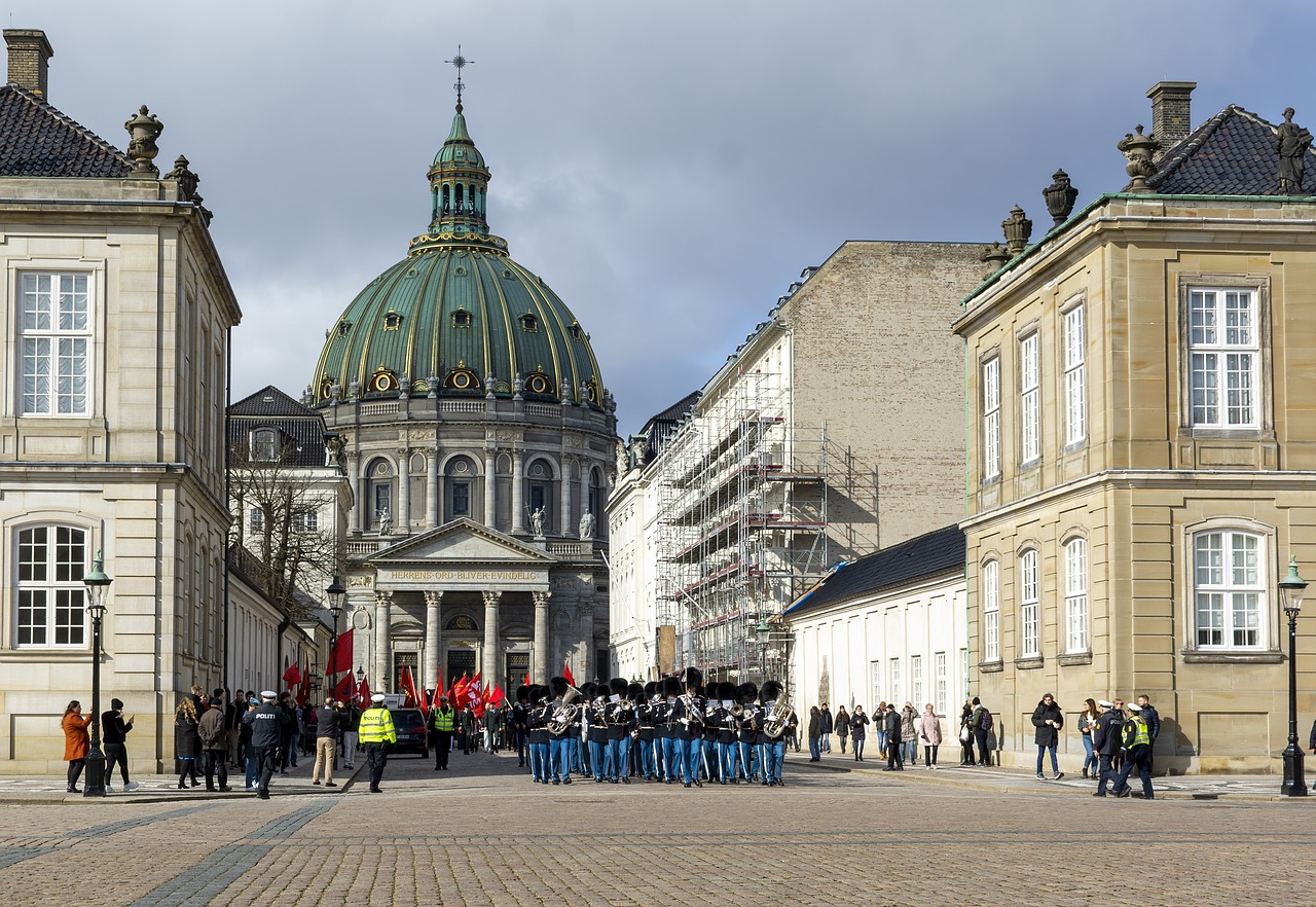 amalienborg visit copenhagen